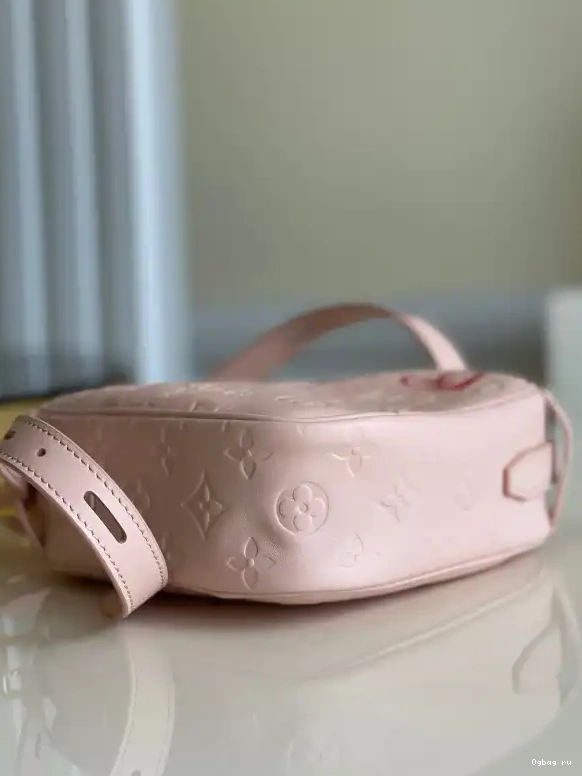 LIMITED LOUIS - VUITTON EDITION SAC CŒUR 0628